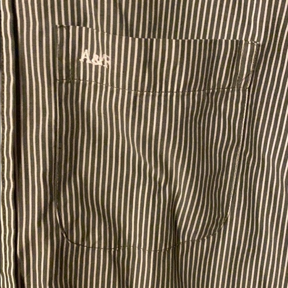 LIKE NEW Mens A&F collared shirt . - Picture 3 of 5